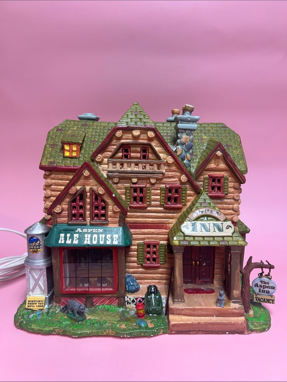 2009 LEMAX Vail Village "ASPEN INN & ALE HOUSE" #95859 tested and work